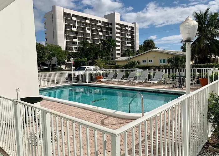 Bayview Regency Apartments By Lowkl